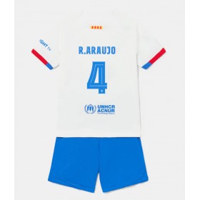 Barcelona Ronald Araujo #4 Borta Kläder Barn 2023-24 Kortärmad (+ Korta byxor)